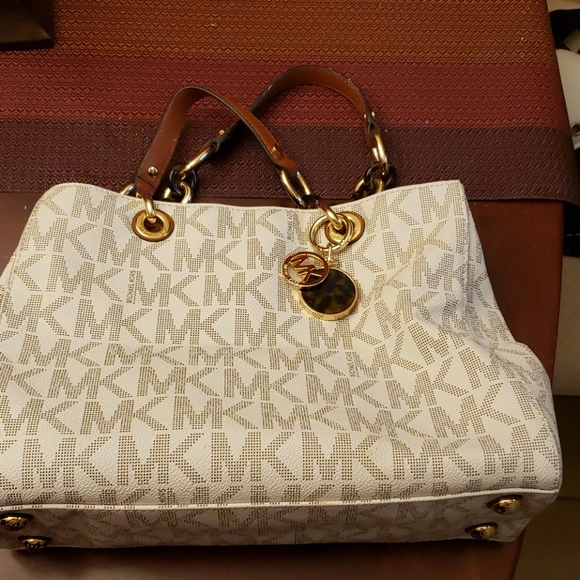Michael Kors Handbags - Michael Kors handbag 👜